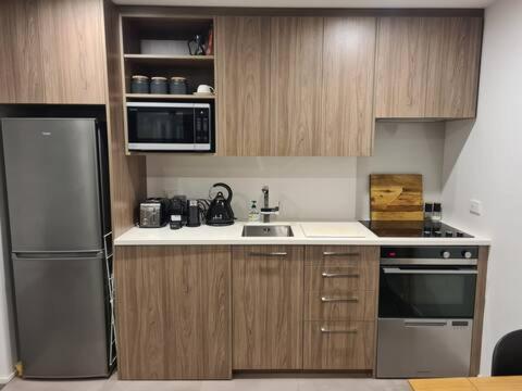 Modern 1 Bedroom Apartment Across From Hagley Park Крайстчърч Екстериор снимка