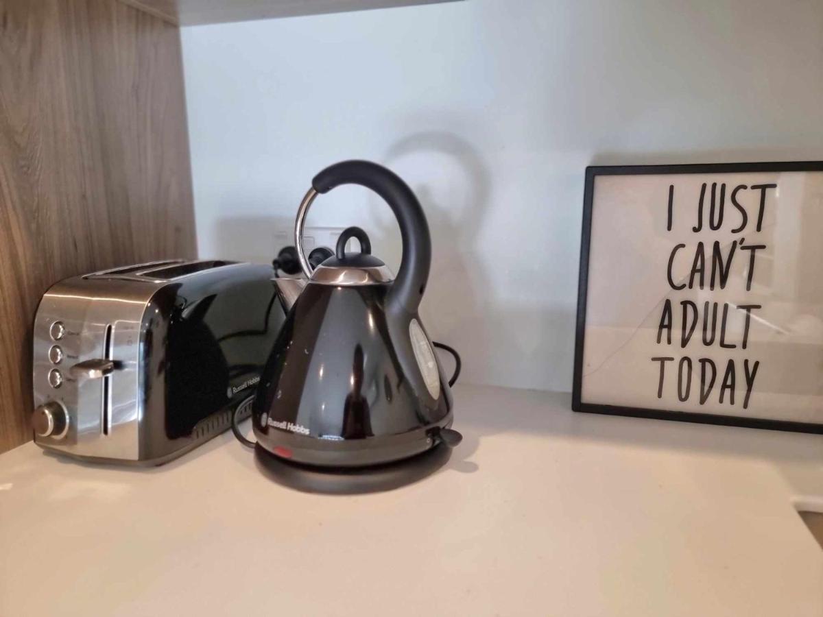 Modern 1 Bedroom Apartment Across From Hagley Park Крайстчърч Екстериор снимка