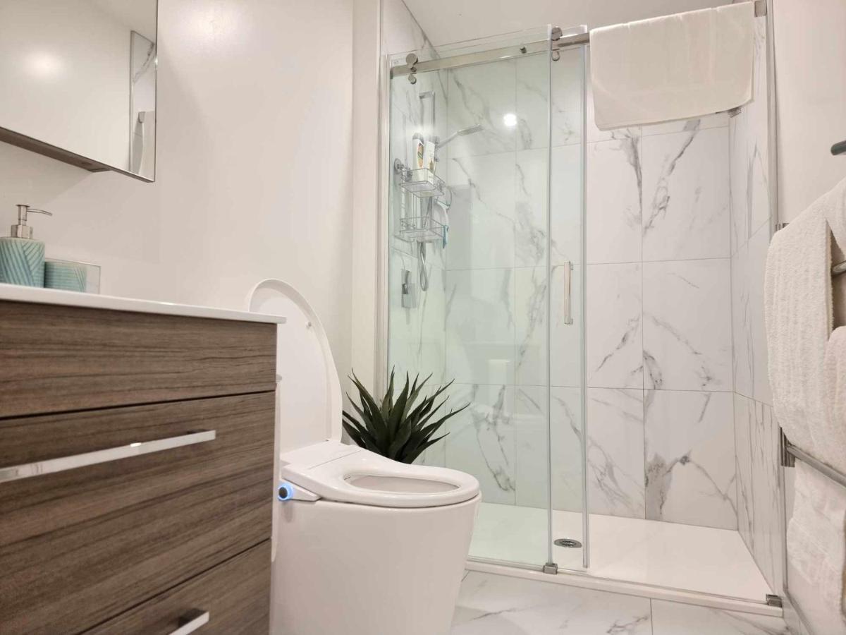 Modern 1 Bedroom Apartment Across From Hagley Park Крайстчърч Екстериор снимка
