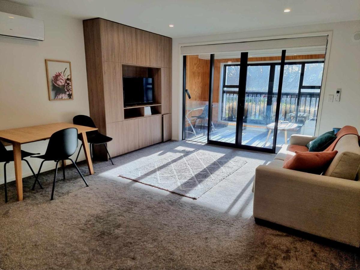 Modern 1 Bedroom Apartment Across From Hagley Park Крайстчърч Екстериор снимка
