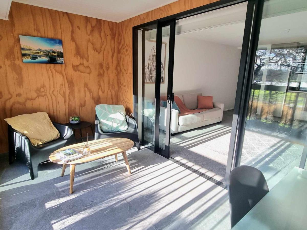 Modern 1 Bedroom Apartment Across From Hagley Park Крайстчърч Екстериор снимка