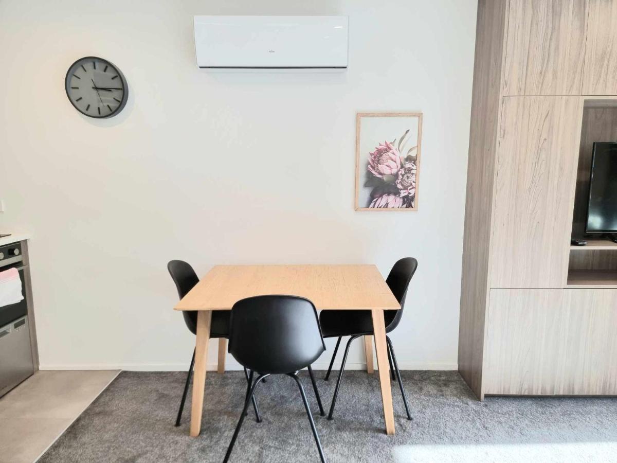 Modern 1 Bedroom Apartment Across From Hagley Park Крайстчърч Екстериор снимка