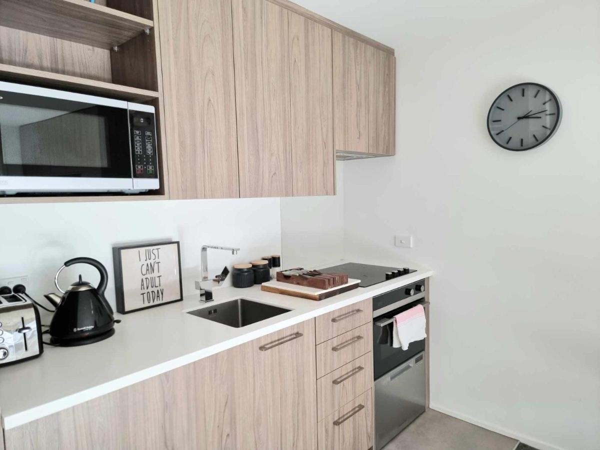 Modern 1 Bedroom Apartment Across From Hagley Park Крайстчърч Екстериор снимка
